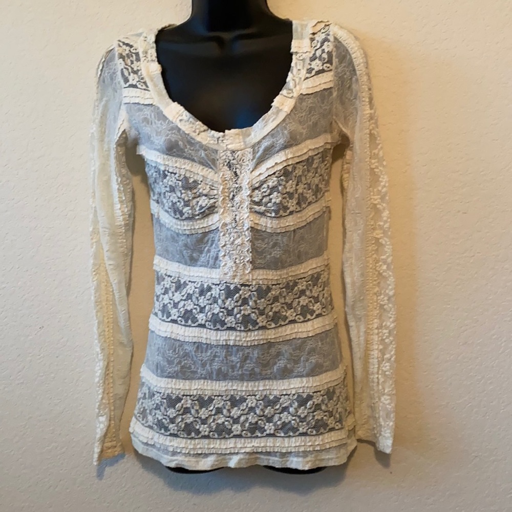 Women’s Cream Lace Top